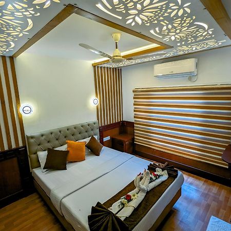 Grand Villa Houseboat Kumarakom Buitenkant foto