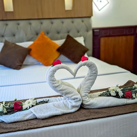 Grand Villa Houseboat Kumarakom Buitenkant foto