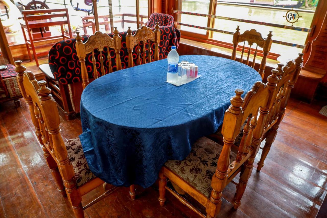Grand Villa Houseboat Kumarakom Buitenkant foto