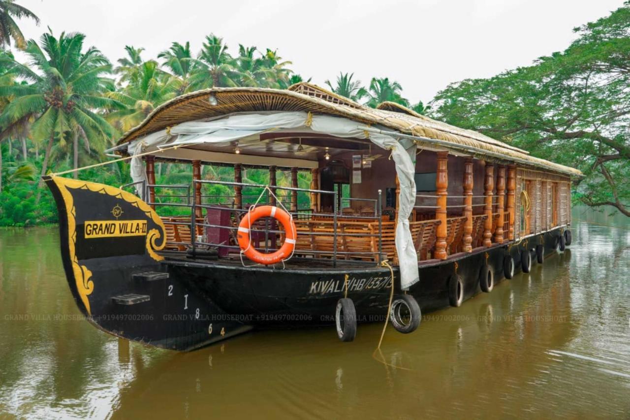 Grand Villa Houseboat Kumarakom Buitenkant foto