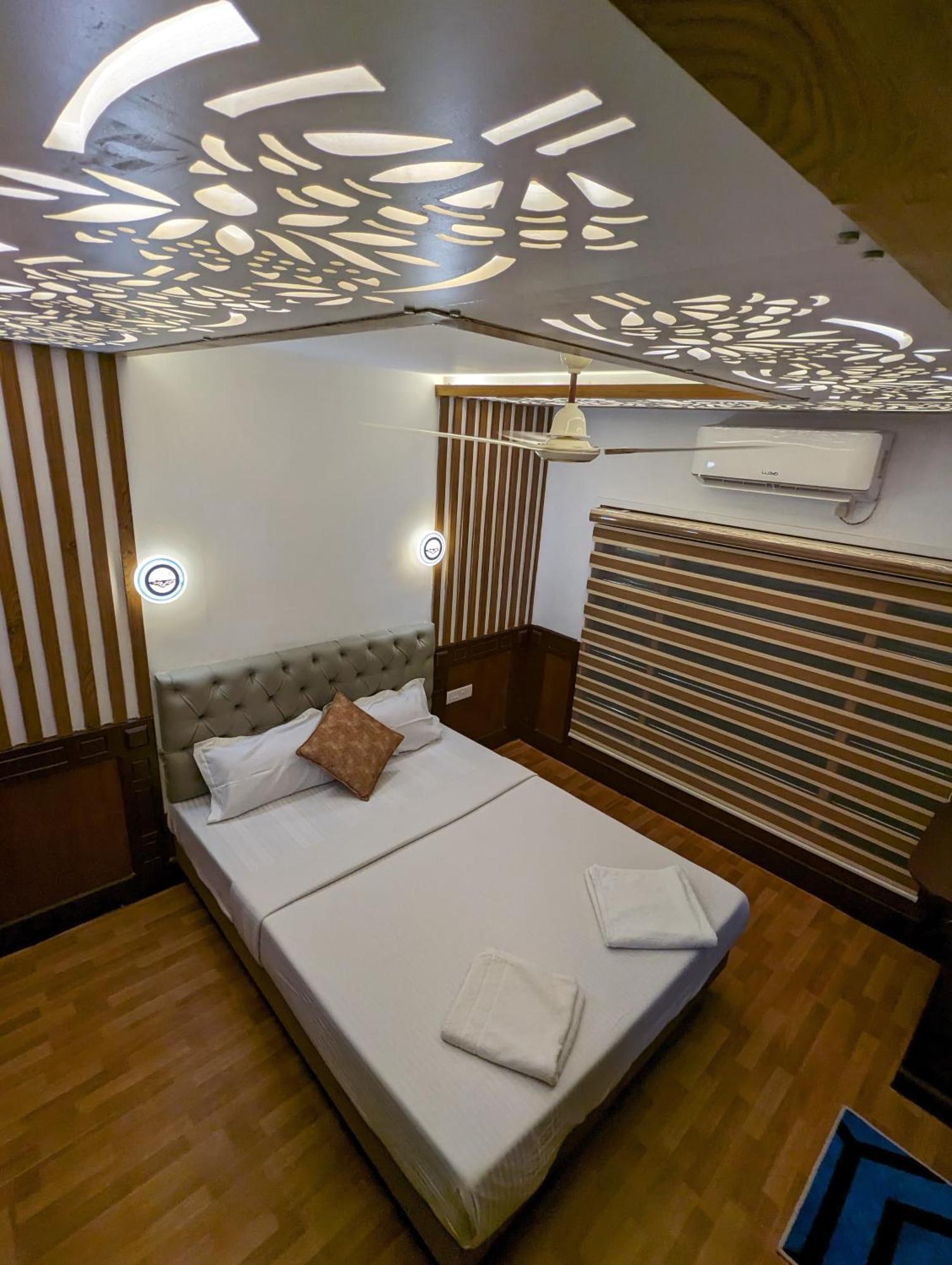 Grand Villa Houseboat Kumarakom Buitenkant foto