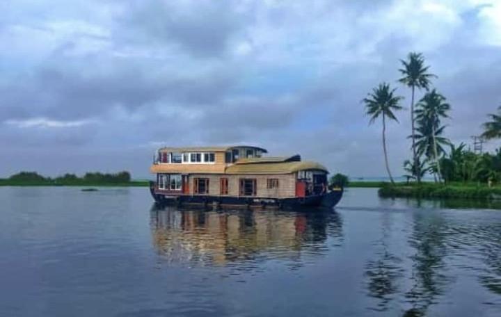 Grand Villa Houseboat Kumarakom Buitenkant foto