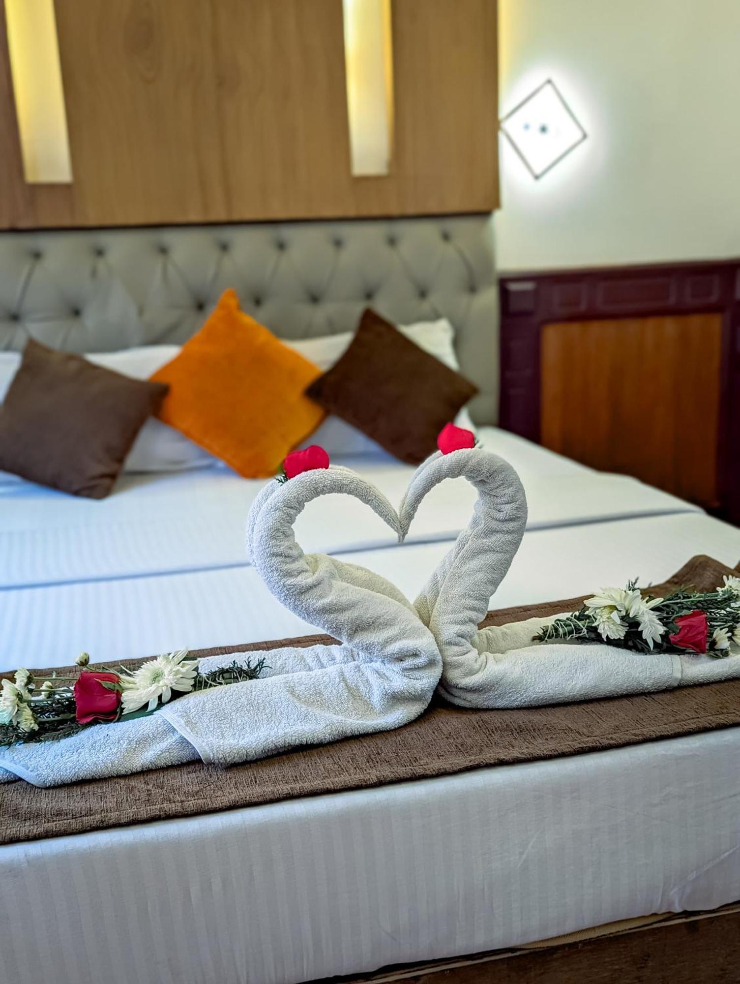 Grand Villa Houseboat Kumarakom Buitenkant foto