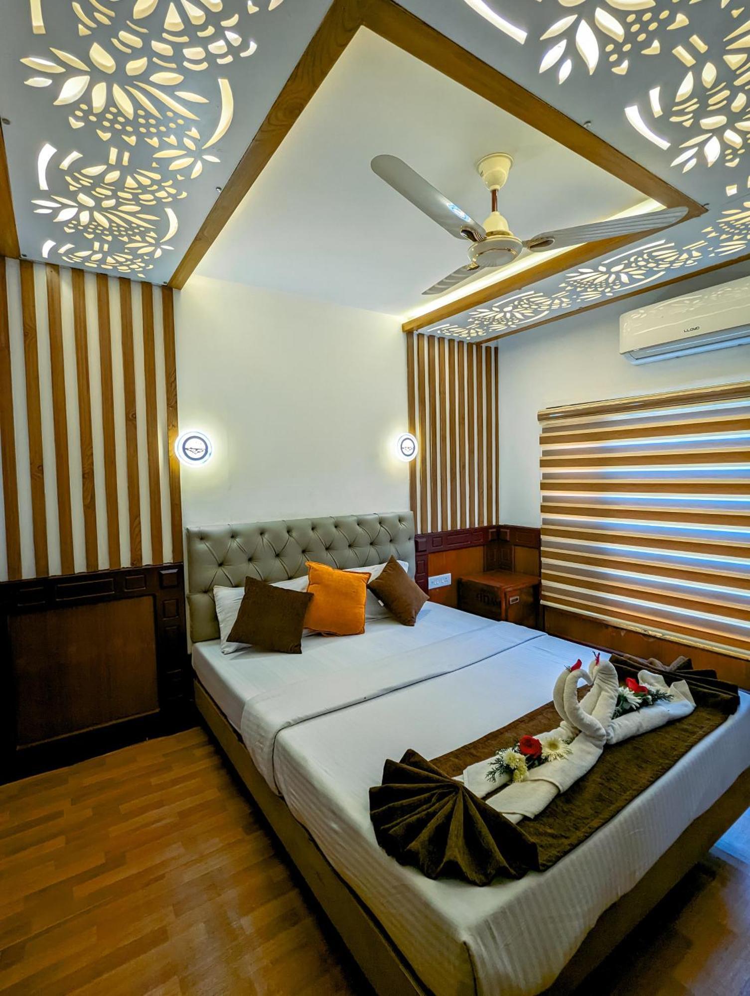 Grand Villa Houseboat Kumarakom Buitenkant foto